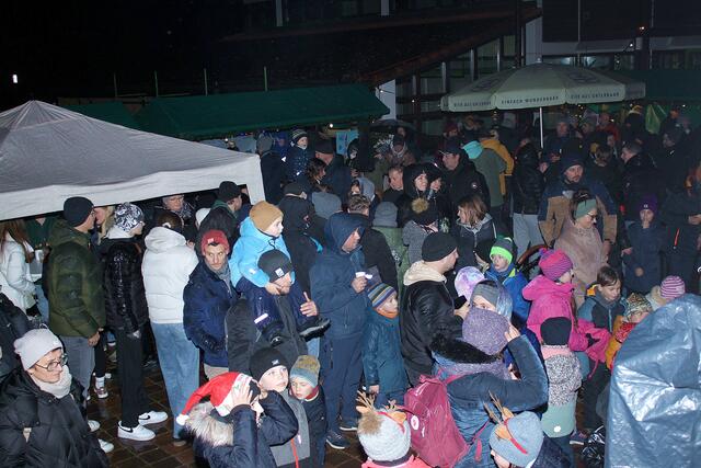 In dem Abendstunden glich der Rathausplatz einem Menschenmeer. | Foto: Peter Heider