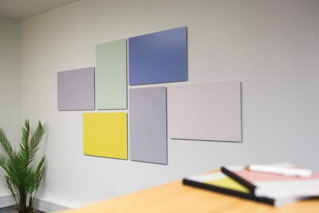 Glas-Whiteboards Artverum lassen sich zu großen Arbeitsflächen kombinieren. | Foto: SIGEL GmbH