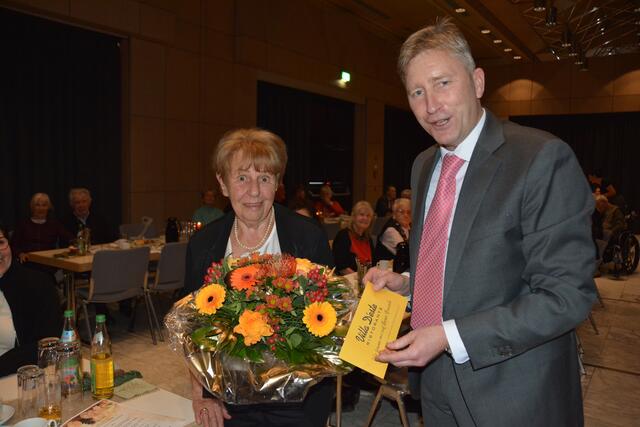 Erster Bürgermeister Richard Greiner mit Renate Wiedemann | Foto: Andrea Faber