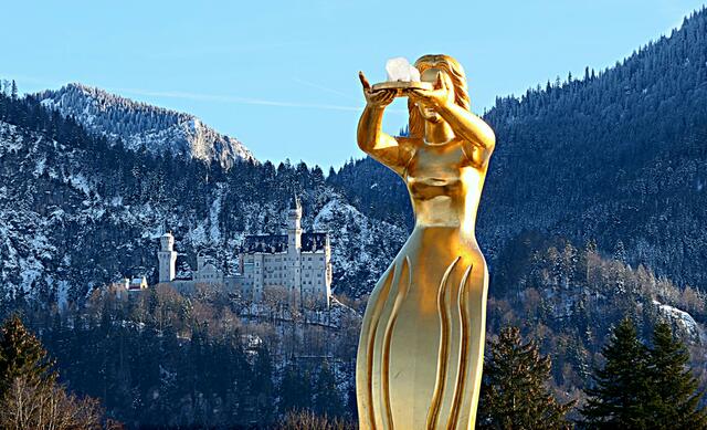 Im Hintergrund Schloß Neuschwanstein