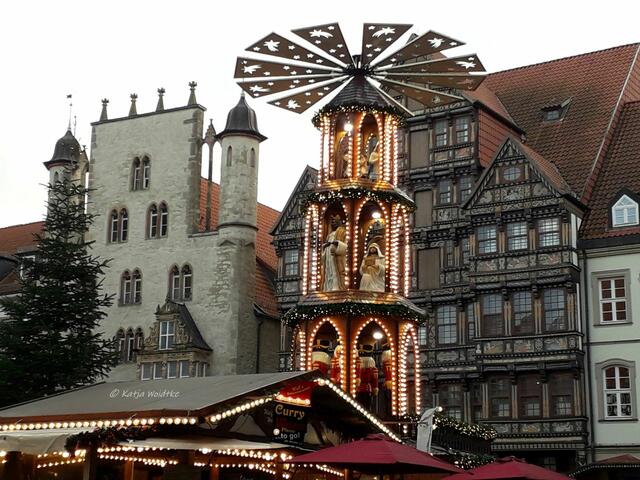 Hildesheimer Weihnachtsmarkt - traditionell mit Wohlfühlgarantie (Foto: Katja Woidtke)

Pyramide mit Tempelhaus | Foto: Katja Woidtke