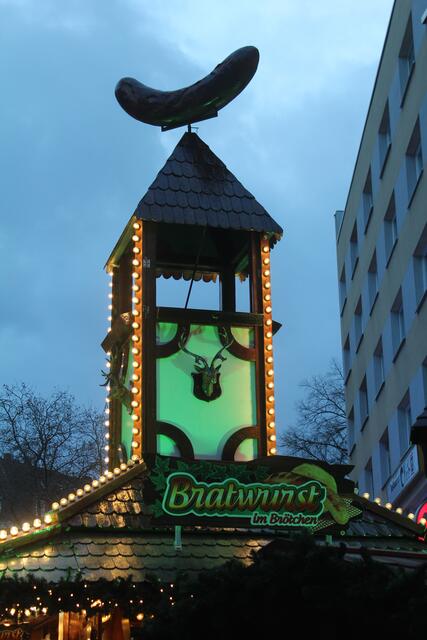 Das wichtigste auf dem Weihnachtsmarkt nach dem Glühwein ?
Richtig: Die Bratwurst.
