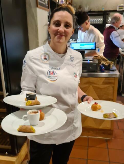 Gang 7 Trilogie aus sizilianischem Cannolo, Tiramisú &amp; Babá, abgerundet von einem Moscato D´asti DOGC (Azienda Agricola i Moncalvi)  - Service Loredana Sabella La Rocca