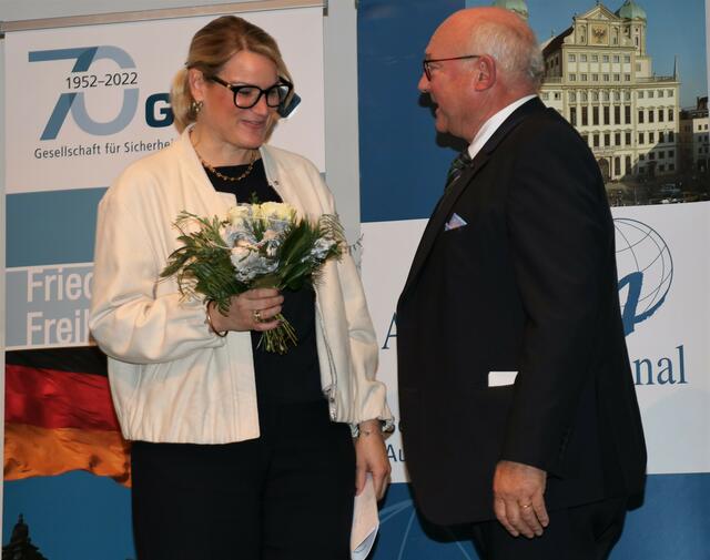 Eva Weber/ Oberbürgermeisterin der Stadt Augsburg und Oberst d.R. Dietmar Paun | Foto: Marianne Stenglein