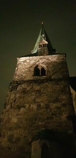 Die St. Andreas-Kirche in Springe am Abend des 25.12.24 | Foto: H. Lemon