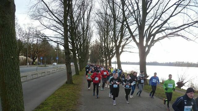 Nur noch 100 Meter bis zum Zieleinlauf.
