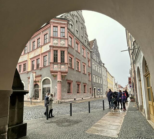 Ehemals Ratsapotheke (Renaissancebau), heute Café. 
