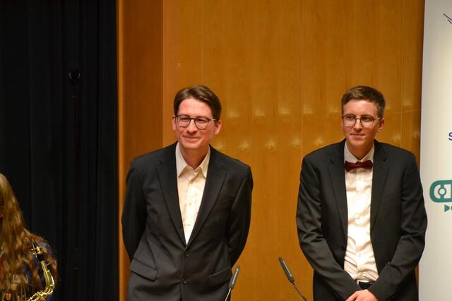 Solist Johannes Milosic und musikalischer Leiter Maximilian Hosemann | Foto: Peter Metzger