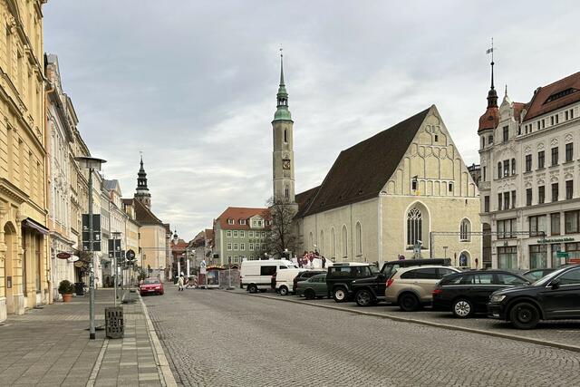 Auf dem Weg zum Rathaus - 
rechts ev. Dreifaltigkeitskirche, ehemalige Franziskaner-Klosterkirche, 1234 wurde an dieser Stelle das Kloster gegründet, 

