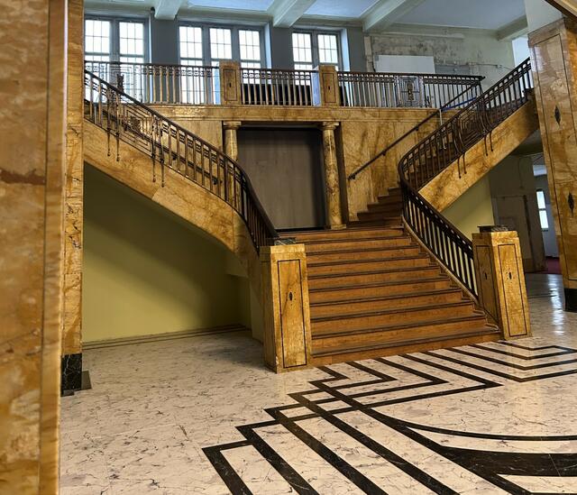 Das war die Lobby im Film 'Grand-Budapest-Hotel'.