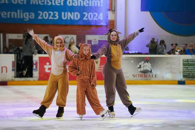 Timon und Pumba finden den kleinen Löwen Simba und erklären ihr Motto "Hakuna Matata" - einfach in den Tag hinein leben und das Leben nehmen, wie es kommt. | Foto: juliamayr-photo.com