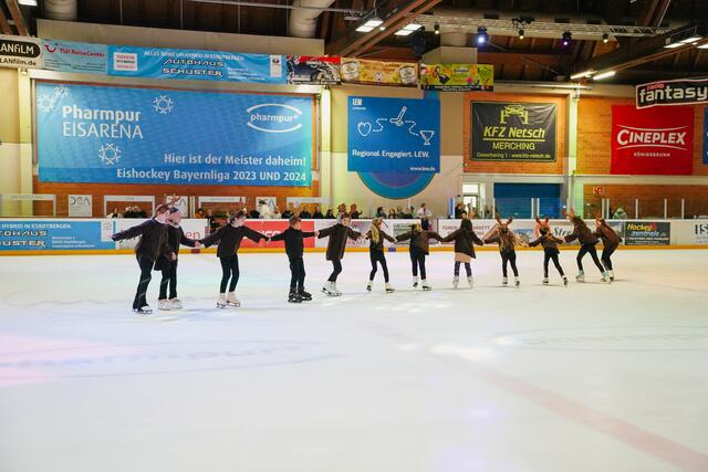 Auch die Rentiere bereiten sich auf das Weihnachtsfest vor. Für sie ist jetzt Hochbetrieb. | Foto: juliamayr-photo.com