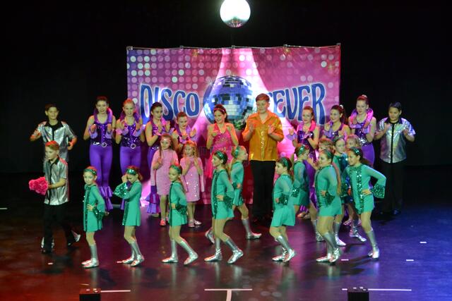 Die "Little Magics" bei ihrer Show "Disco Fever".