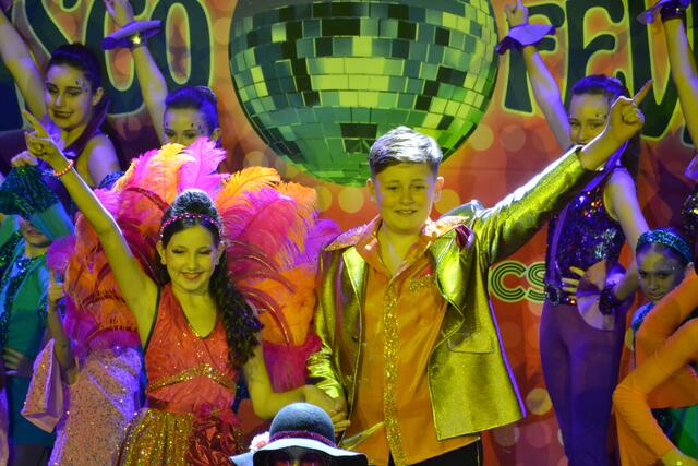 Das Kinderprinzenpaar Zoe I. und Luca I. während der Little-Magics-Show "Disco Fever".