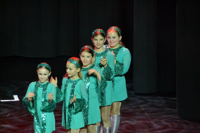 Die "Little Magics" bei ihrer Show "Disco Fever".