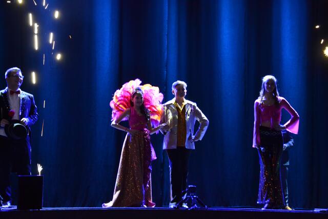 Die einfallsreiche Illumination verstärkte den positiven Eindruck der Auftritte.