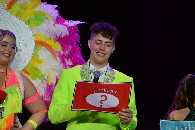 Prinz Luca I. glänzte nicht nur durch seinen neongrünen Anzug, sondern auch durch einen souveränen Vortrag mit den abzuarbeitenden Aufgaben.