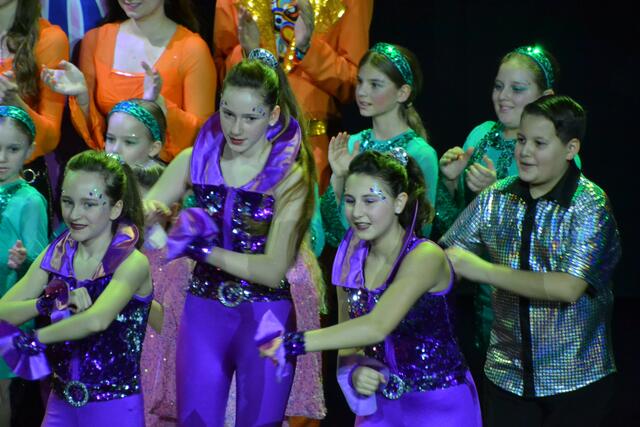 Die "Little Magics" bei ihrer Show "Disco Fever".