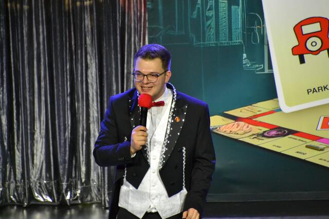 Der Hofmarschall Sebastian Pfiffner führte charmant durch die Show der Lechana.