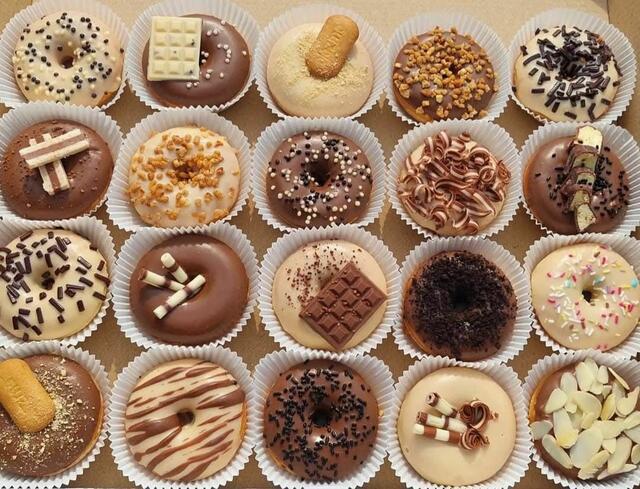 Eiscafé Tutti Frutti Friedberg/Bayern - Leckere Donuts und Muffins gibt es in der Saison 2025 | Foto: FSeventfoto