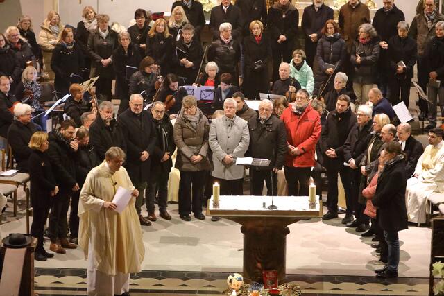 Im November wurden die Mitglieder der Kirchenverwaltungen neu gewählt. Beim Pallotti-Fest wurden bisherigen Mitglieder mit Dank verabschiedet, die neuen willkommen geheißen.  | Foto: Achim Lüders