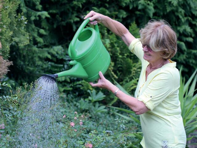 Bei steigenden Trink- und Abwasserkosten amortisiert sich der Bau eines Erdtanks schnell.  | Foto: Intewa/akz-o