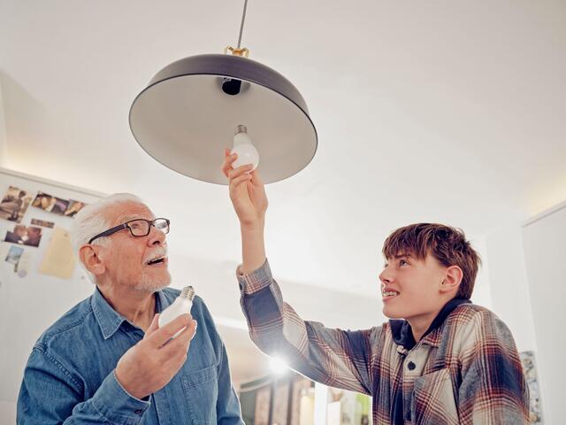 Energie erlebt einen grundlegenden Wandel. Verbraucher wünschen sich laut einer aktuellen Umfrage nicht nur eine preislich attraktive, sondern auch verlässliche Versorgung.
 | Foto: DJD/E.ON/Getty Images/Philipp Waterman