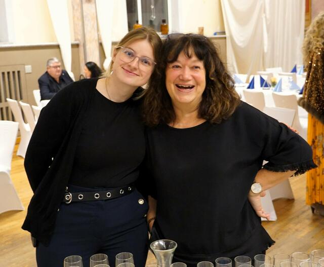 Martina Reh (rechts) bewirtete mit ihrem Team die Gäste wieder zur vollsten Zufriedenheit. Leider das letzte Mal.
