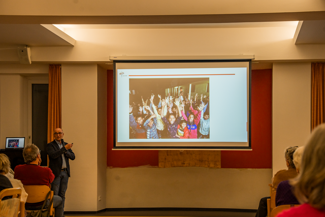 53. Dankesabend für "Friedberg Karitativ" im Friedberger Pallotti-Pfarrsaal - Pater Reinhold Maise berichtet | Foto: FSeventfoto