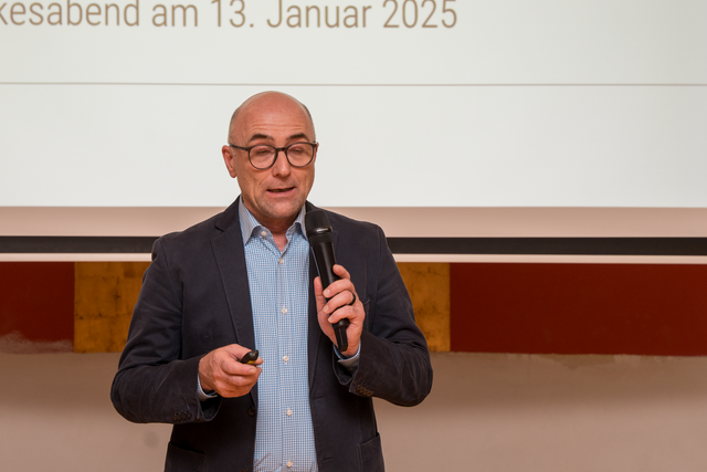 53. Dankesabend für "Friedberg Karitativ" im Friedberger Pallotti-Pfarrsaal - Pater Reinhold Maise berichtet | Foto: FSeventfoto