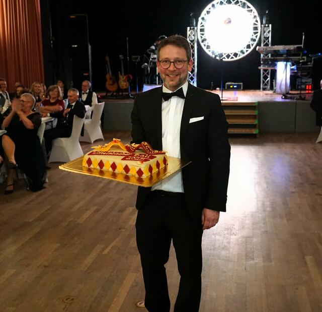 Eine für den Ball gestaltete Torte der Bäckerei Gulden wurde bei der Tombola verlost