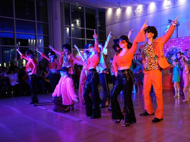 Disco Fever und die 70er Jahre waren Ideengeber für die Little Magic’s. | Foto: Stadt Gersthofen (Kai Schwarz)