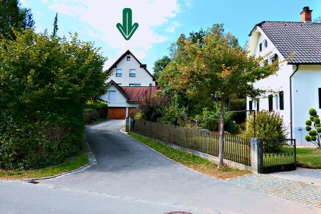 Heute steht dort ein neu erbautes Wohnhaus und die Auffahrt ist geteert und nicht mehr so steil