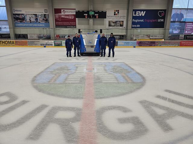 Das Team des Eisstadions Burgau freut sich auf den letzten Discolauf. | Foto: Stadt Burgau