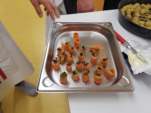 Das ist doch ein Hingucker auf einem Teller - die Gelbe Rüben Rouladen.