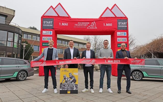 Neuer Start für den Radklassiker im Zentrum Eschborns | Foto: Pressebüro Eschborn-Frankfurt | Sandra Schmitz