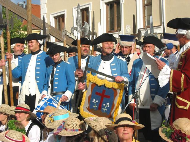 Die Stadtwache bei der "Friedberger Zeit" im Jahr 2007: Sie ist unter anderem auch für die berühmt-berüchtigte Bäckertaufe zuständig | Foto: Dr. Hubert Raab