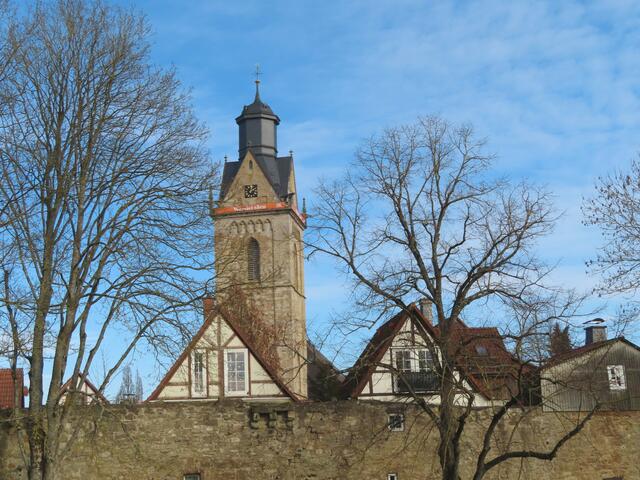 Blick über diie "Stadtmauer" zur ev. "Kilians-Kirche".  | Foto: M. A.