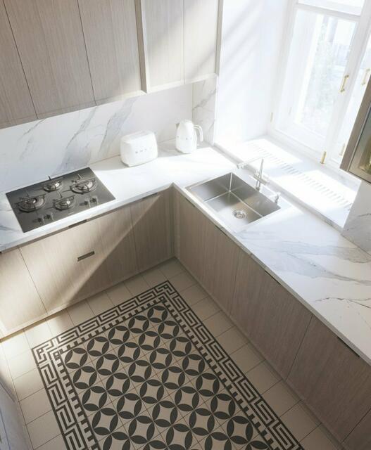 Traditionelle ornamentale Muster setzen einen schönen Kontrast zu modern reduzierten Kücheneinrichtungen. | Foto: djd/Deutsche-Fliese.de/Zahna