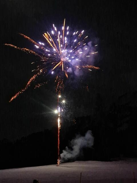 Ein schönes Feuerwerk der Gersthofer Firma Sauer begeisterte die Anwesenden. | Foto: Peter Metzger