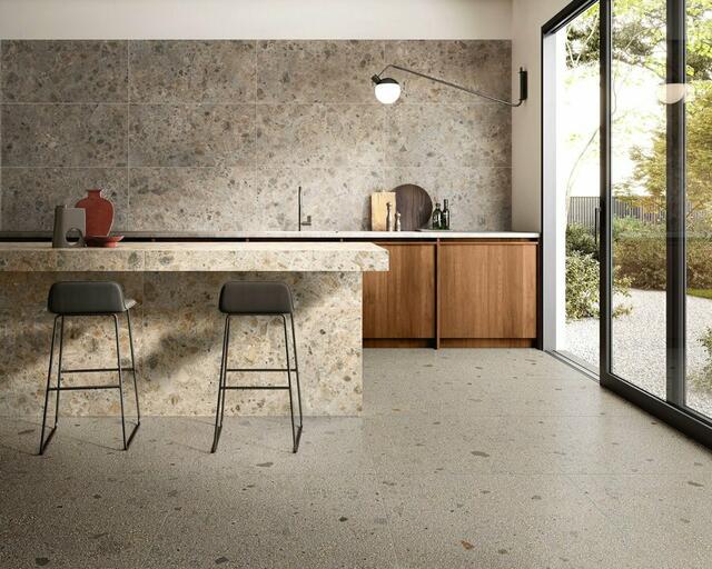 Vielseitig kombinierbar und zeitlos schön: Terrazzo-Optik an Wand und Boden. | Foto: djd/Deutsche-Fliese.de/Villeroy &amp; Boch Fliesen