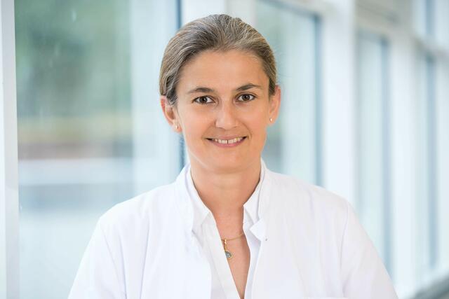 Dr. Joanna Eisenbach, Leitende Oberärztin der Allgemein- und Viszeralchirurgie der Wertachklinik Schwabmünchen, informiert am 19.02.2025 um 19.30 Uhr, im Vortragsraum des Bürgerservicezentrums (BSZ) Königsbrunn, Marktstraße 3a, in einem Vortrag über Erkrankungen im Analbereich | Foto: Matthias Baumgartner