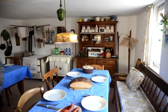 Die heimelige Küche, die auch für das Kaffeetrinken mit Besuchern genutzt wird.