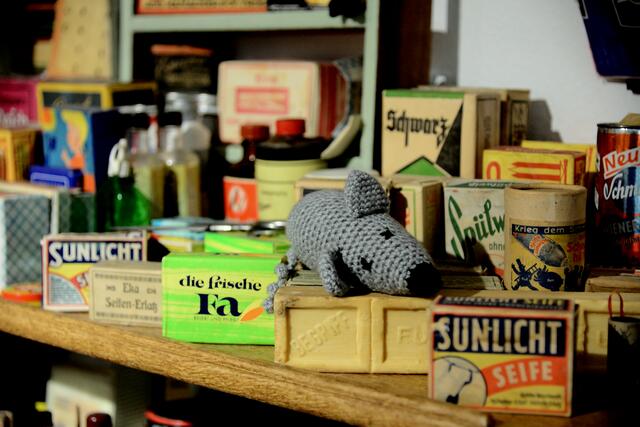 Eine nicht ganz lebendige Maus hat sich in die Kernseife verliebt ;))