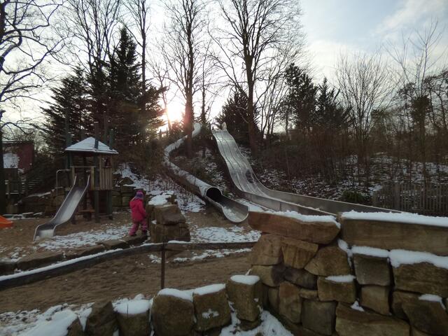 Die Riesenrutsche ist auch im Winter attraktiv 