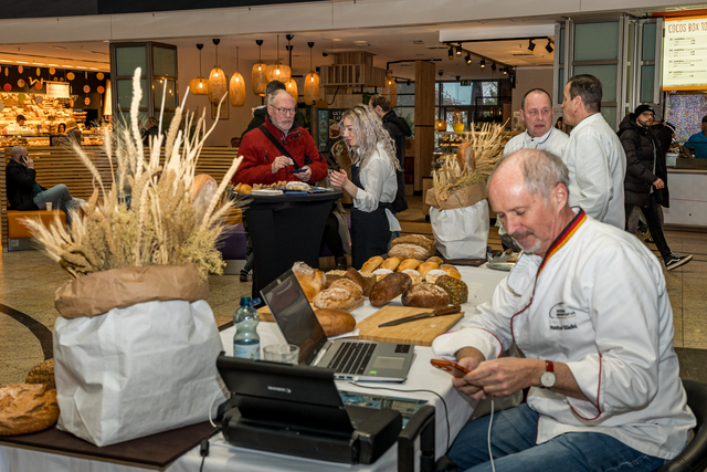 Die Brot- und Krapfenprüfung der Augsburger Innungsbäcker, durchgeführt durch das Deutsche Brotinstitut, ist eine wichtige Veranstaltung, die die Qualität und Vielfalt von Backwaren in der Region hervorhebt. | Foto: FSeventfoto