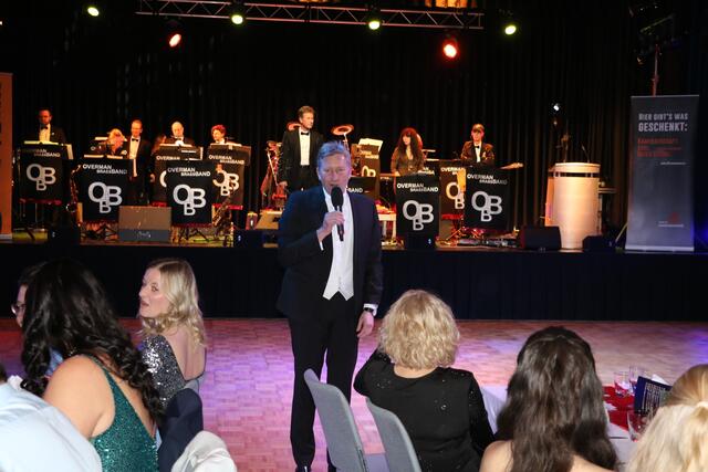 Bürgermeister Richard Greiner begrüßte in seinem Grußwort die zahlreichen Gäste und lobt den Einsatz und das Engagement der Kameradinnen und Kameraden der Neusässer Feuerwehren.