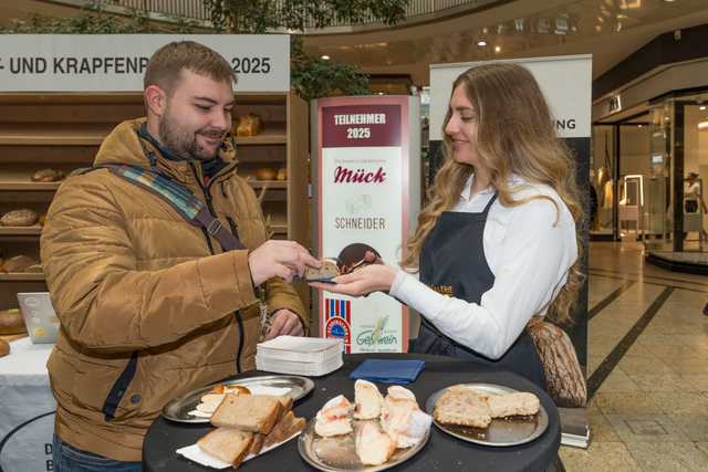 Die Brot- und Krapfenprüfung der Augsburger Innungsbäcker, durchgeführt durch das Deutsche Brotinstitut, ist eine wichtige Veranstaltung, die die Qualität und Vielfalt von Backwaren in der Region hervorhebt. | Foto: FSeventfoto