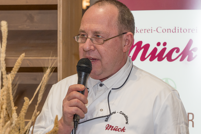 Die Brot- und Krapfenprüfung der Augsburger Innungsbäcker, durchgeführt durch das Deutsche Brotinstitut. Im Bild Innungsmeister Peter Mück | Foto: FSeventfoto