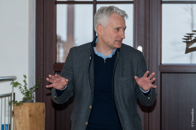 Valentinsfrühstück 2025 der Friedberger CSU - Manfred Durz, MdB CSU begrüßt beantwortet Fragen der Anwesenden | Foto: FSeventfoto